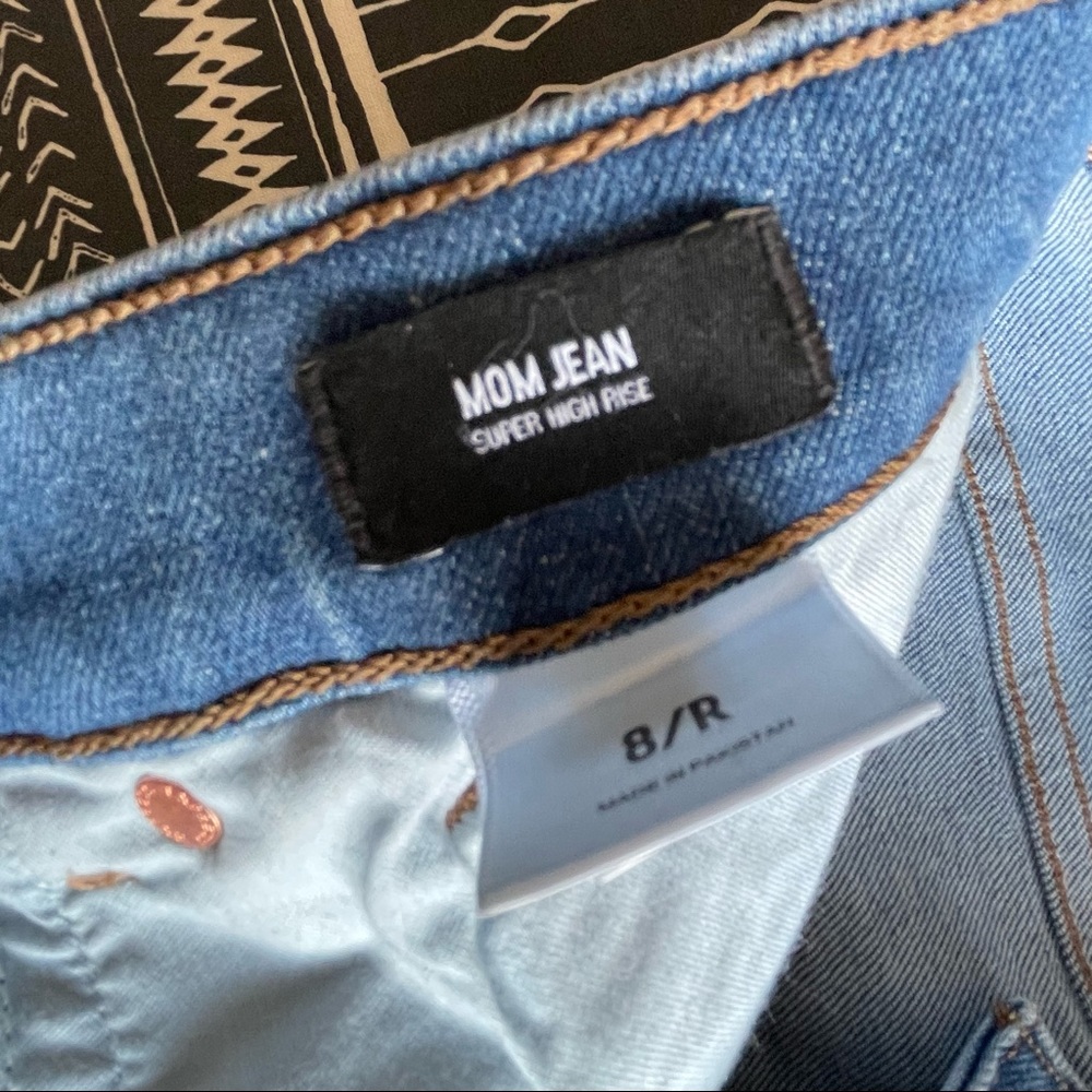 Express Super High Rise Mom Jeans - Picture 4 of 4